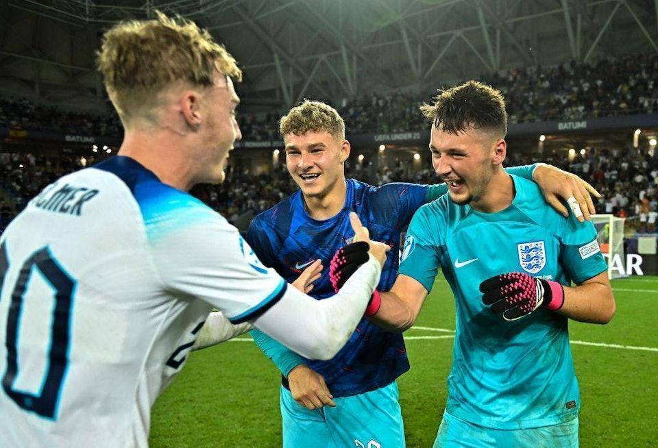 首日应更看 首日应更看